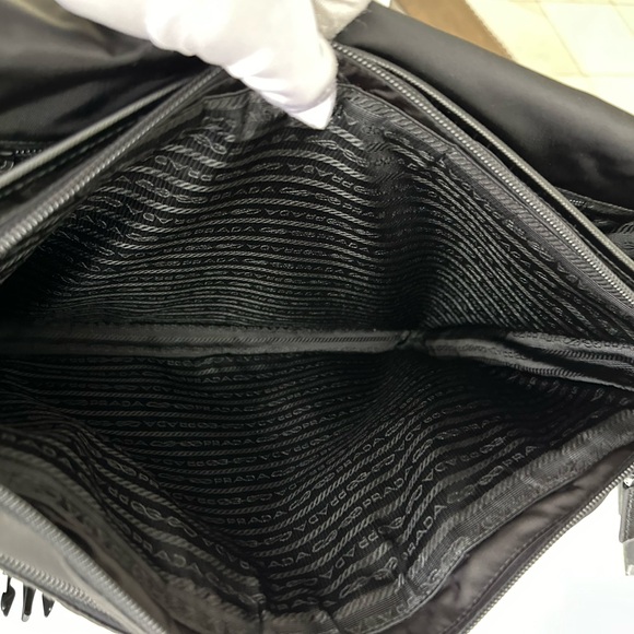 Auth Business Messenger bag excellent condition - Picture 13 of 17